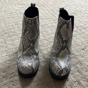 Size 8 snake skin boots